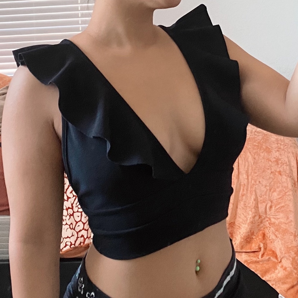 PrettyLittleThing Crop Top - Picture 3 of 4
